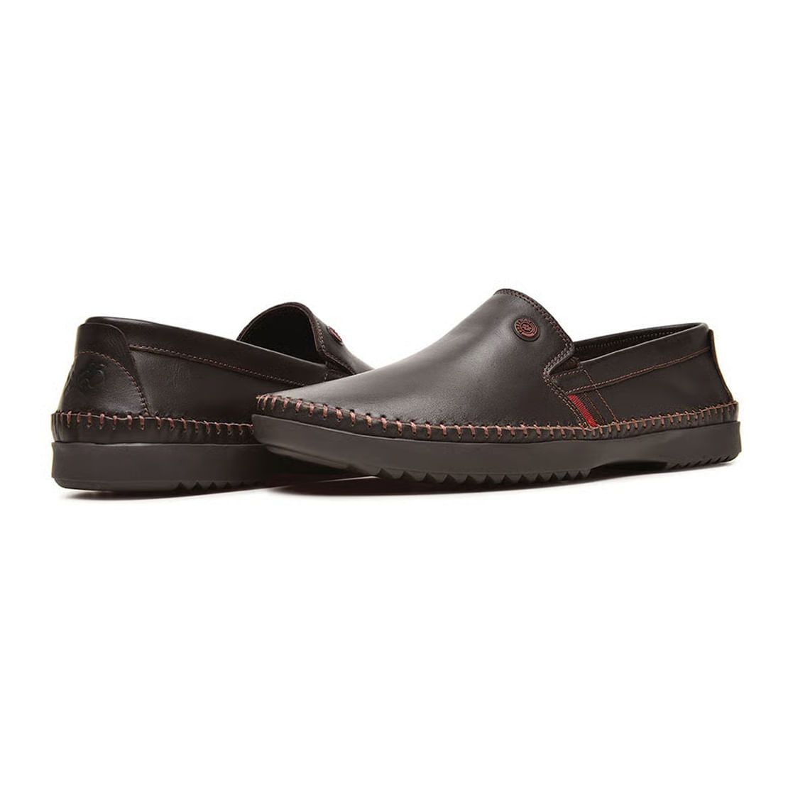 Mocassim masculino Free Way marrom com detalhes vermelhos, vista lateral para ajuste e conforto